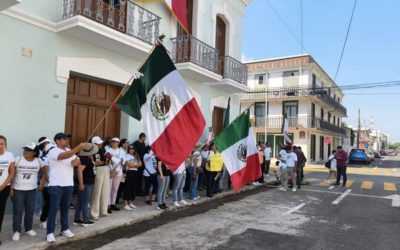 TRABAJADORES DEL PJF COLOCAN PLANTÓN EN EL CENTRO DE VERACRUZ