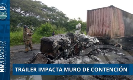 TRAILER SE IMPACTA CONTRA MURO DE CONTENCIÓN EN CARDEL (VIDEO)