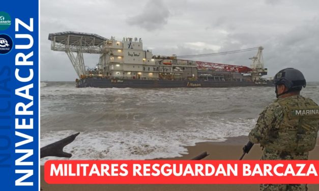 🚓MILITARES RESGUARDAN BARCAZA ENCALLADA EN  PLAYAS DE VILLA ALLENDE EN EL SUR DE VERACRUZ