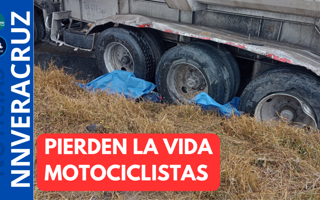 FALLEC3N MOTOCICLISTAS ARROLLADOS POR TRAILER EN LA AUTOPISTA