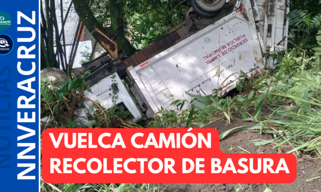 CAMIÓN RECOLECTOR DE BASURA SE FUE AL BARRANCO EN ATOYAC