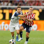 Chivas y Rayados dividen puntos en un polémico juego