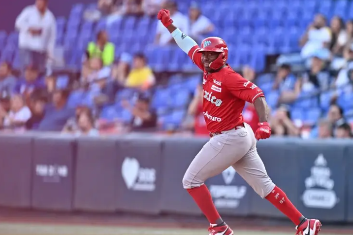 Los Diablos Rojos blanquean a los Sultanes y están a un triunfo de ser campeones