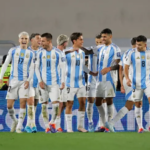 Argentina aplasta a Chile para seguir líderes de las eliminatorias mundialistas