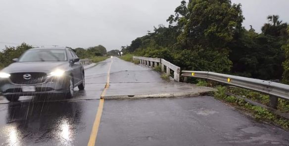 IMÁGENES DE LAS CONDICIONES QUE PRESENTA EL PUENTE POZUELOS EN LA CARRETERA ESTATAL TLALIXCOYAN A LA LAGUNA