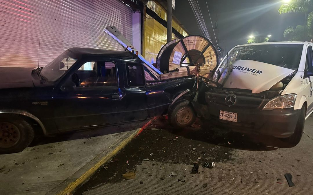 APARATOSO ACCIDENTE ENTRE CAMIONETAS (FOTOS)