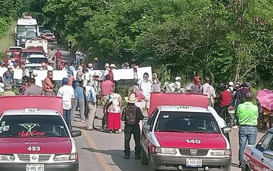 👉BLOQUEAN CARRETERA EN TANTOYUCA POR FALTA DE AGUA POTABLE