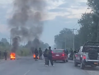 POR FALTA DE ENERGÍA ELÉCTRICA  BLOQUEAN CARRETERA EN ACULTZINGO