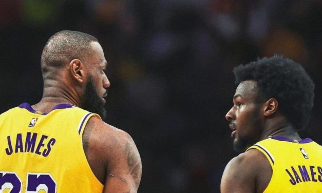 **LeBron James y Su Hijo Hacen Historia: Jugaron Juntos por Primera Vez en la Pretemporada de los Lakers**