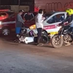 CHOCAN TAXI Y MOTOCICLISTA