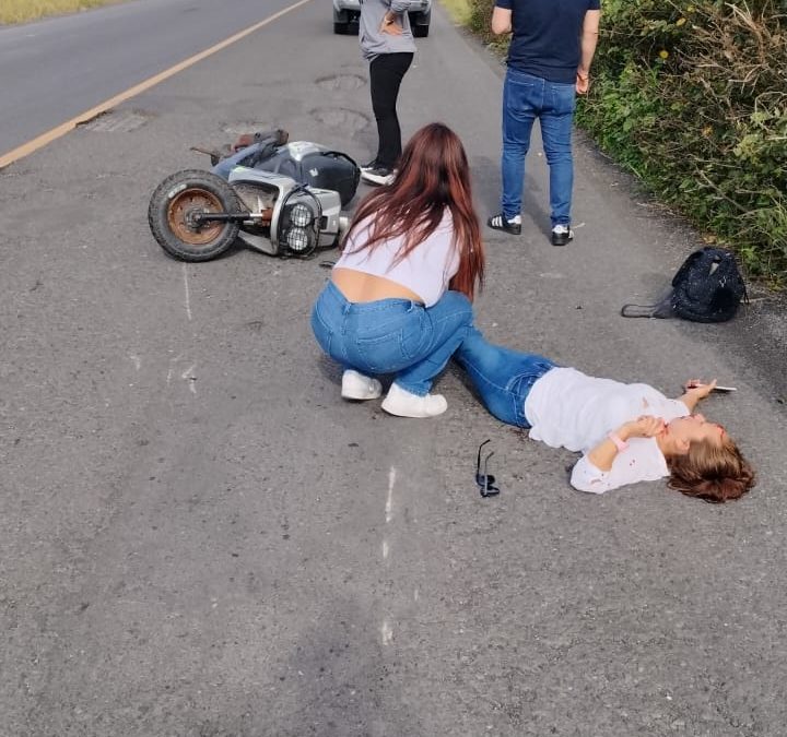 🚑TRASLADAN A JOVEN DE ALVARADO AL HOSPITAL DE BOCA DEL RIO TRAS ACCIDENTE DE MOTOCICLETA