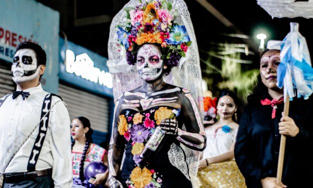 DESFILE DE CATRINAS Y CATRINES EN SAN ANDRES TUXTLA