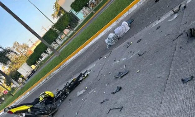 MUERE MENOR DE EDAD TRAS IMPACTAR MOTOCICLETA CONTRA CAMIONETA