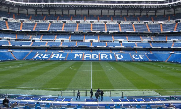 **Subastan entradas y puertas históricas del Santiago Bernabéu**