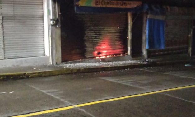 PÉRDIDA TOTAL TRAS INCENDIO DE COMERCIO EN ALVARADO