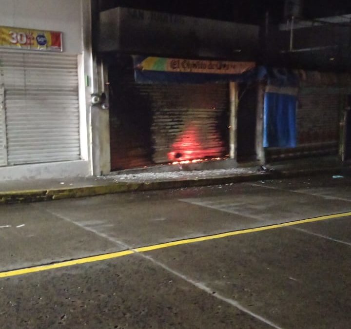 PÉRDIDA TOTAL TRAS INCENDIO DE COMERCIO EN ALVARADO