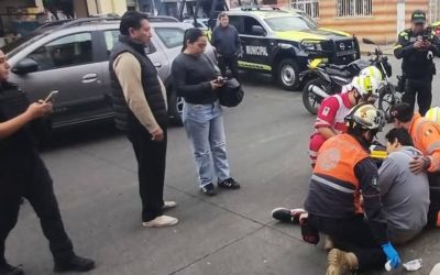 Motociclista herido al chocar con automóvil