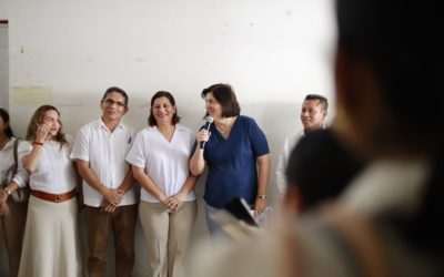 Este jueves 27 de febrero, la Presidenta Municipal de San Andrés Tuxtla, acompañada de la regidora primera, la profesora María Elida Pino Villaseca, acudió al edificio albergue Comunitario del DIF Municipal