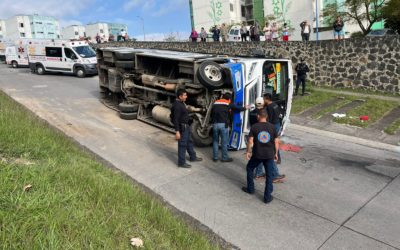 🚌VUELCA CAMIÓN DE PASAJEROS EN XALAPA