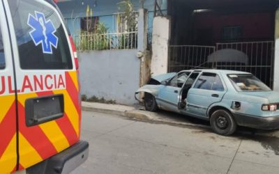 🚗 SE ESTRELLA TSURU CONTRA VIVIENDA