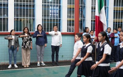 Asiste alcaldesa de San Andrés Tuxtla al acto cívico por el 108 aniversario de la promulgación de la Constitución Mexicana en la Escuela Primaria Landero y Coss.