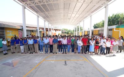 Autoridades municipales inauguran domo en Telesecundaria José María Morelos y Pavón en Tilapan.