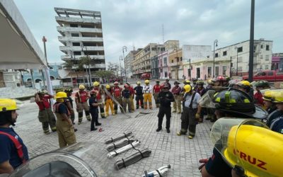 Elementos de Protección Civil Municipal de San Andrés Tuxtla reciben capacitación de la Asociación de Bomberos Latinos.