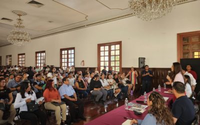 Estudiantes de Alvarado buscan apoyo de regidora jarocha para entrar a la UV